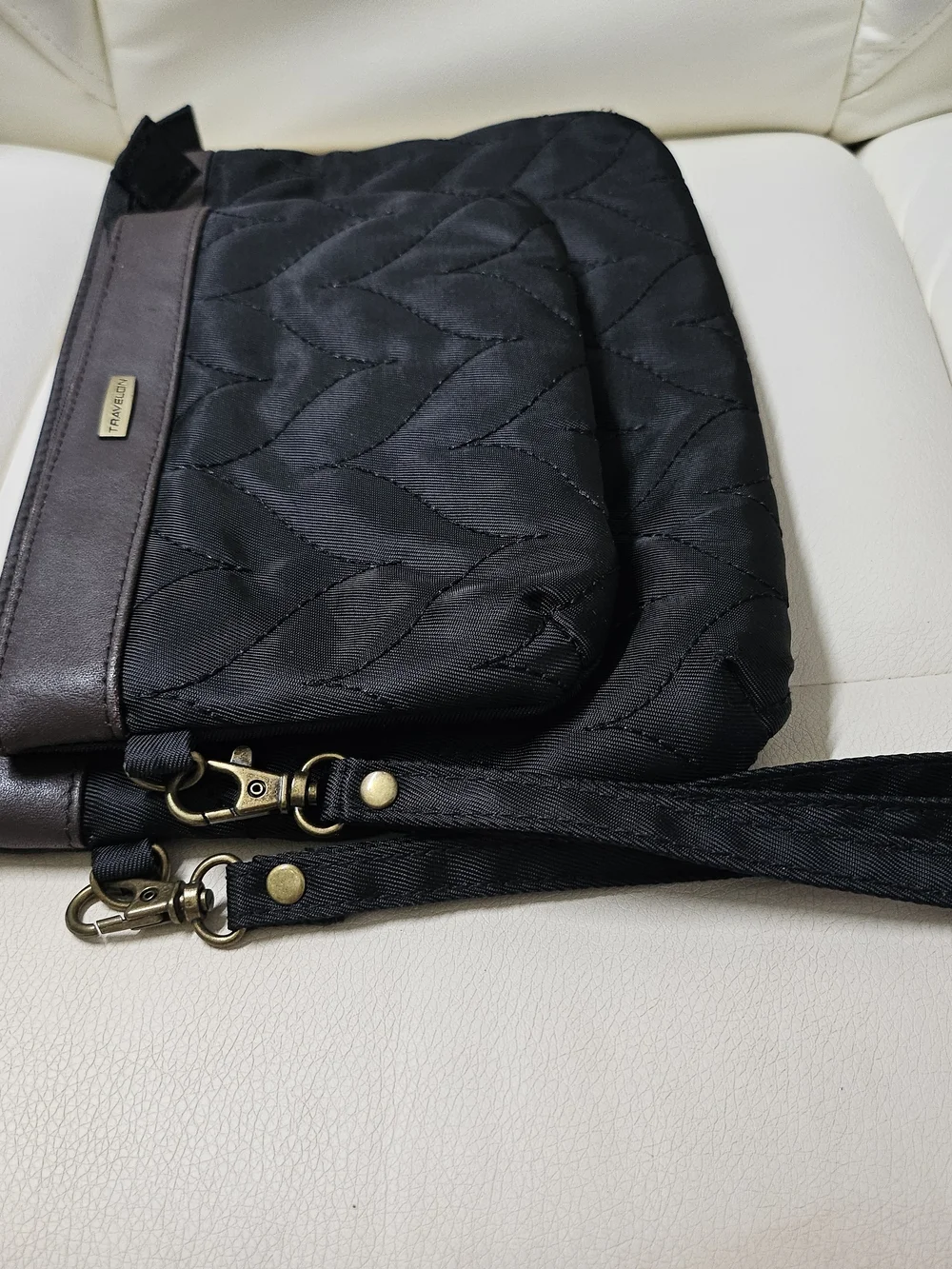 Travelon Black Quilted 2 Pc Wristlet Set